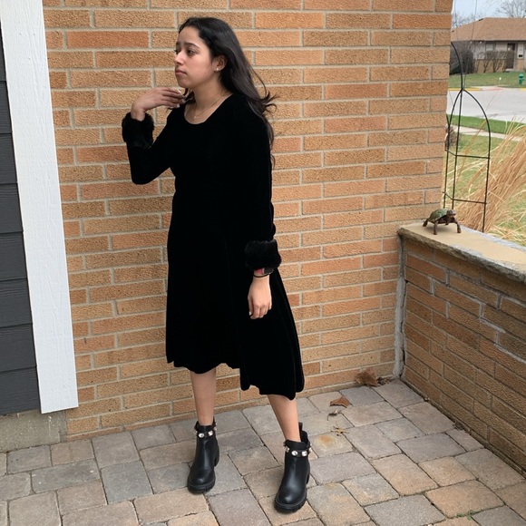 Vintage Black Velvet Fur Trimmed Cocktail Dress by Bernie Bee - Picture 5 of 16